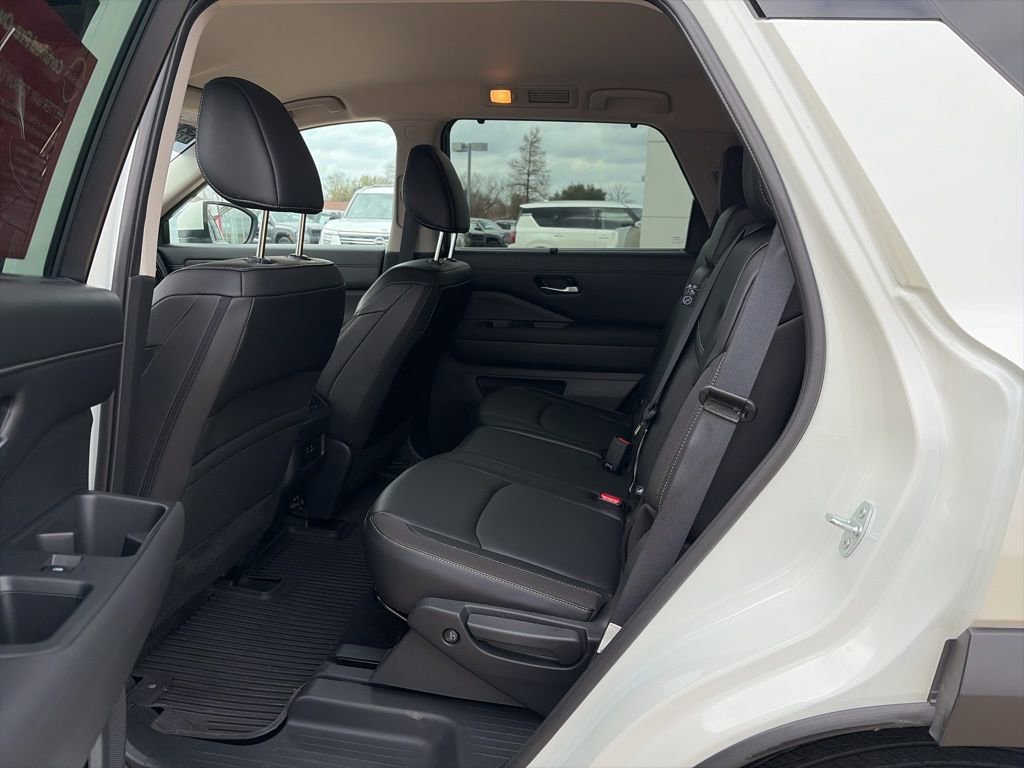 Certified 2024 Nissan Pathfinder SL image 8