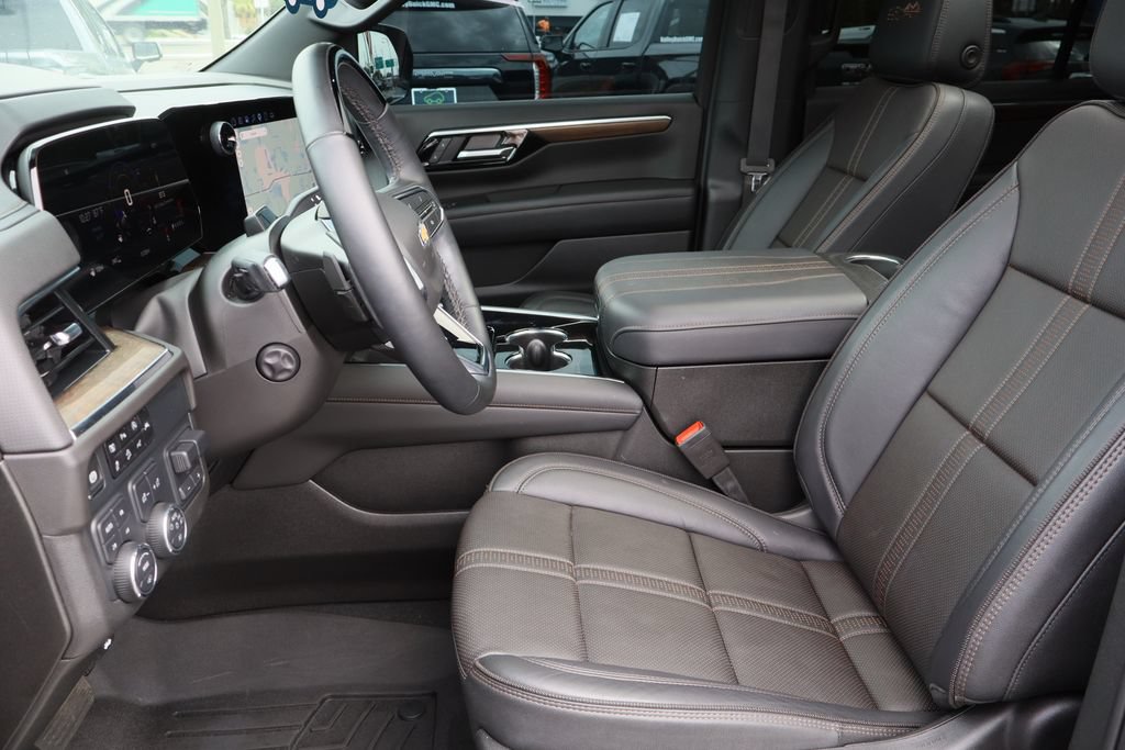 Certified 2025 Chevrolet Tahoe High Country AWD/4WD image 24