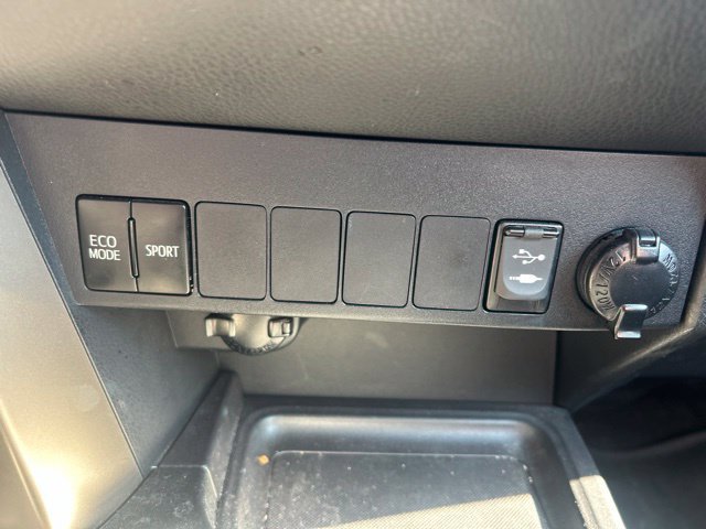 Used 2015 Toyota RAV4 LE AWD/4WD image 22