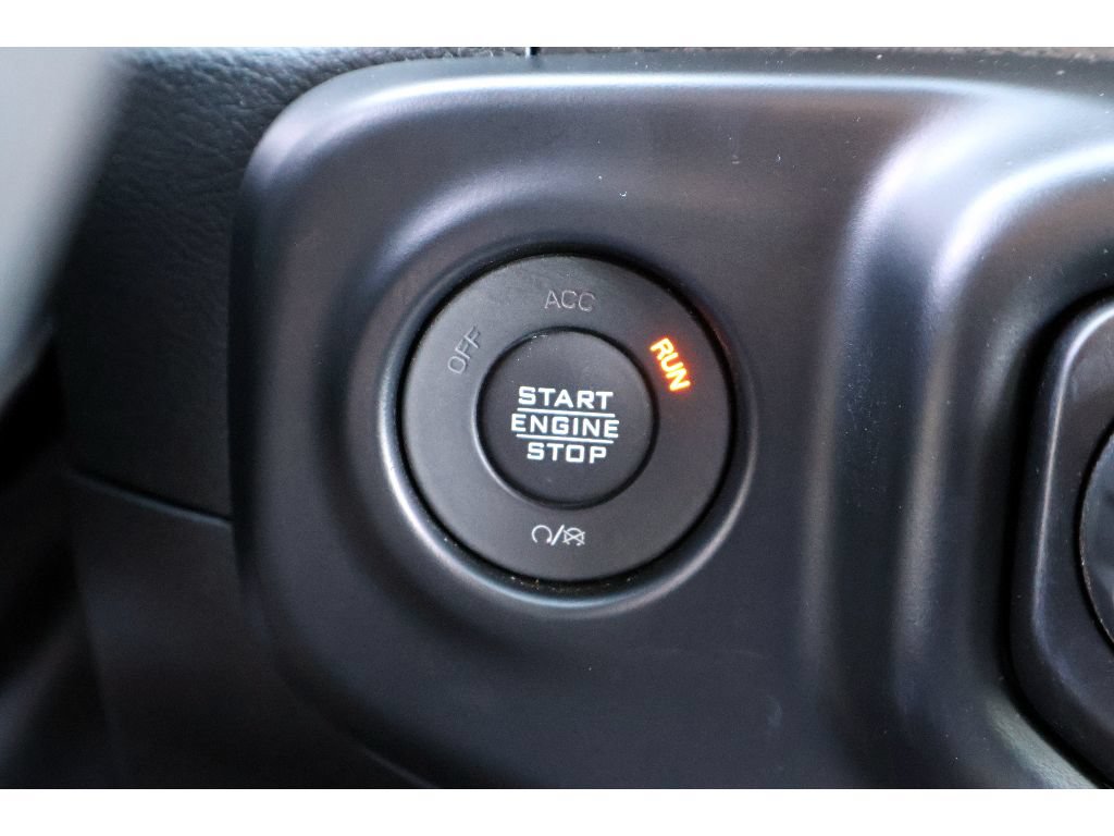 Used 2023 Jeep Wrangler Unlimited Sahara AWD/4WD image 8