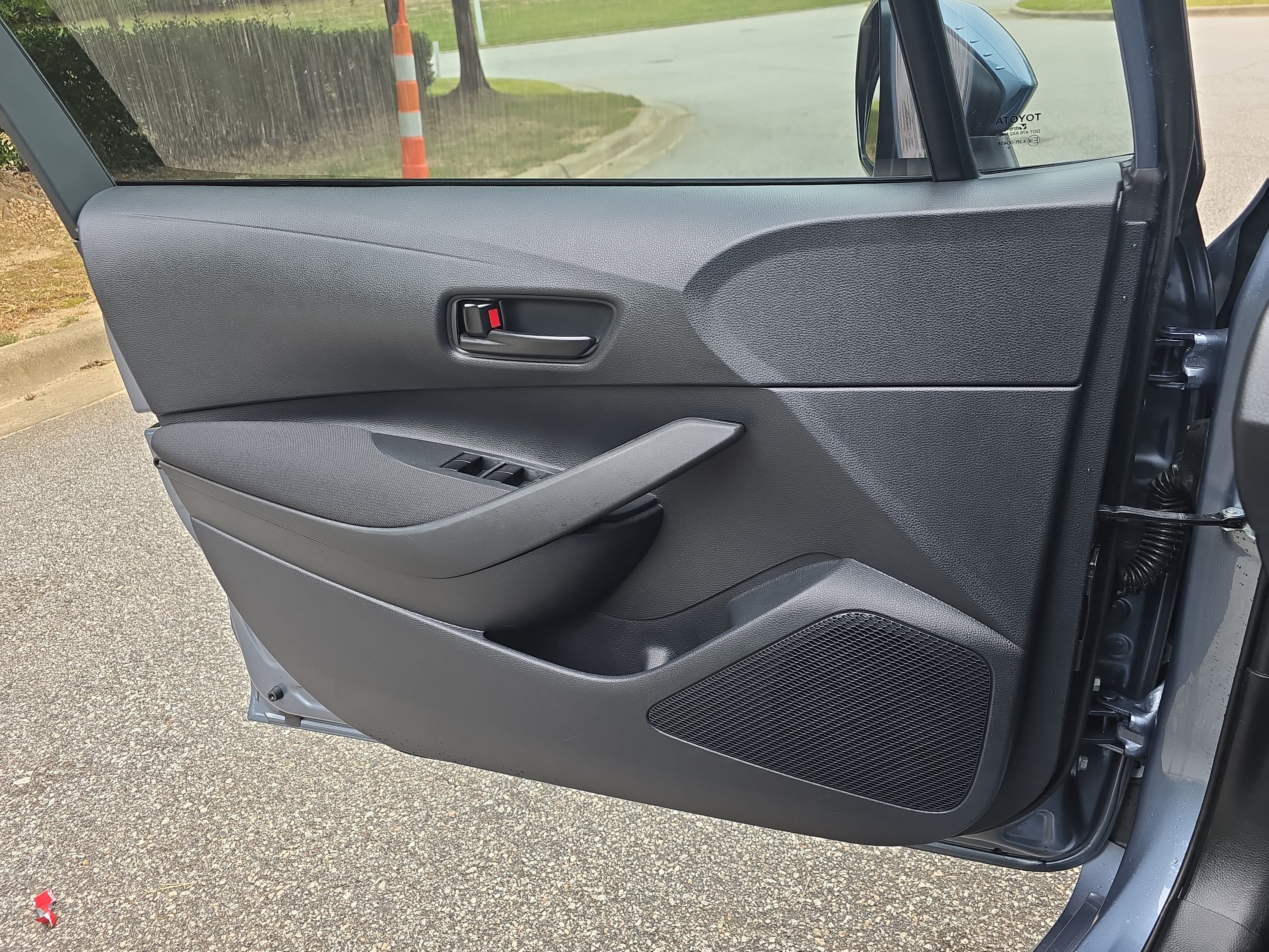 Used 2025 Toyota Corolla LE FWD image 24