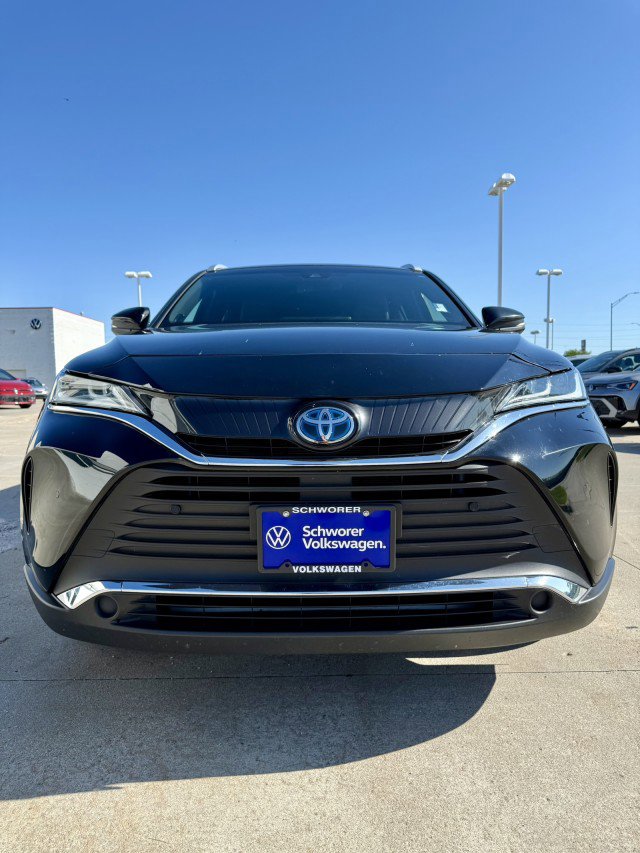 Used 2021 Toyota Venza XLE w/ Softex Package image 3