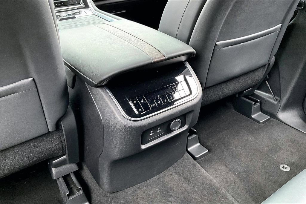 Used 2025 Nissan Armada Platinum Reserve AWD/4WD image 25
