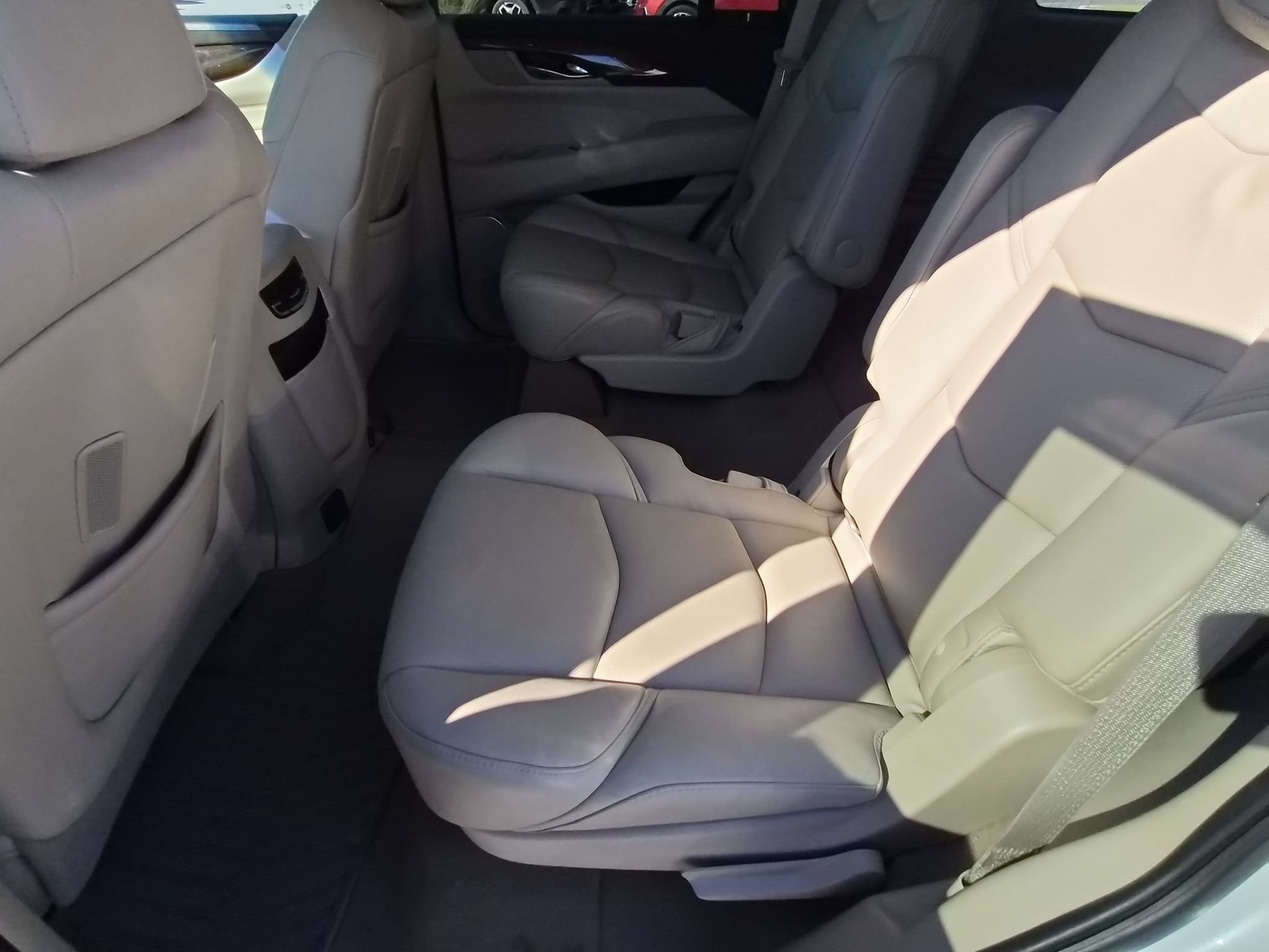 Used 2018 Cadillac Escalade Luxury RWD image 18