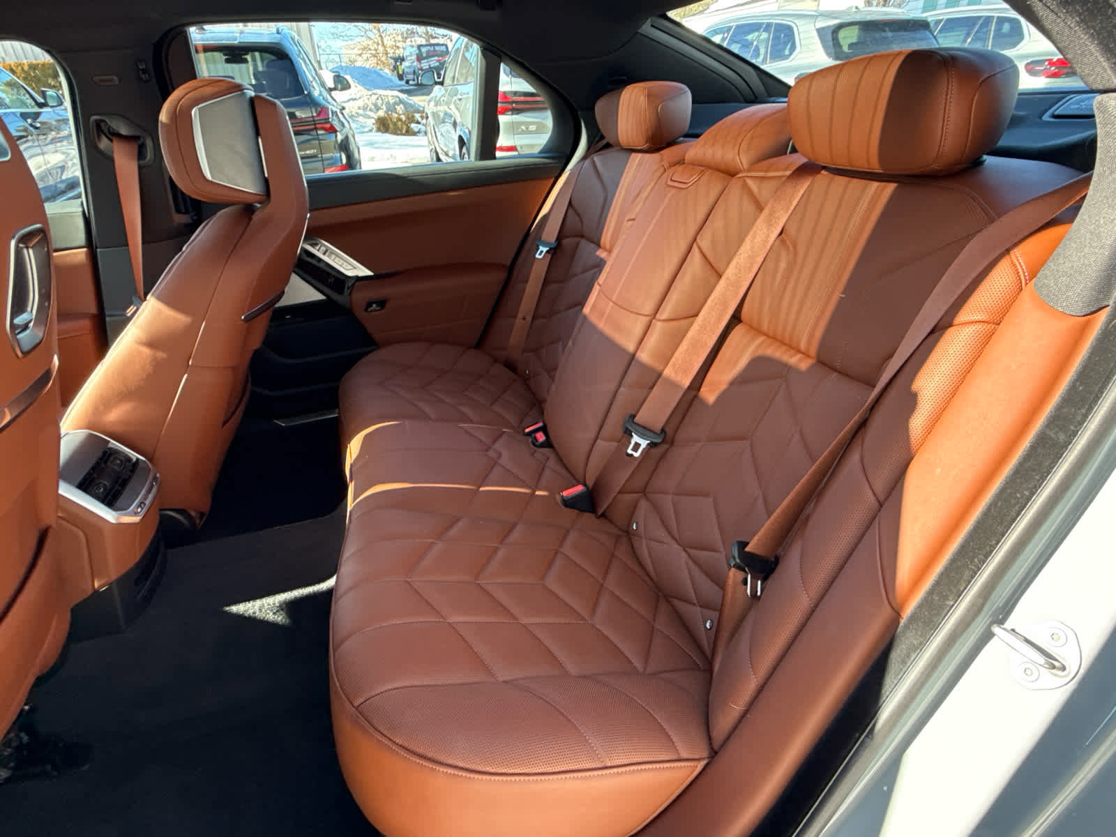 Certified 2025 BMW 760i xDrive w/ Executive Package image 15