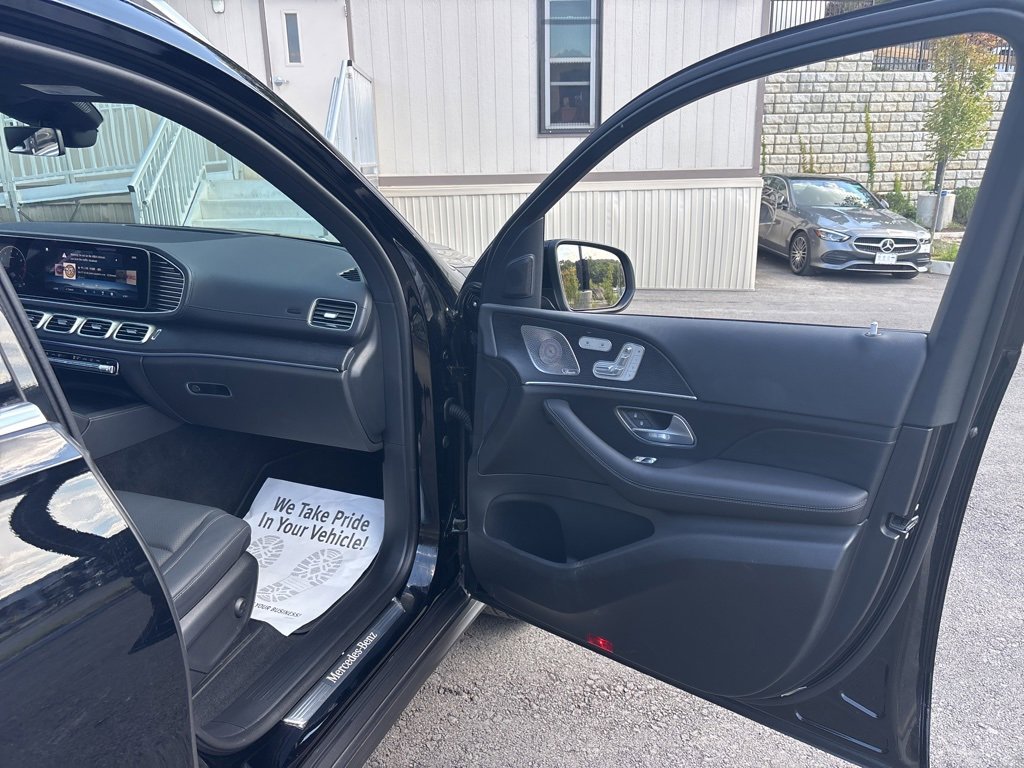 Used 2025 Mercedes-Benz GLS 450 4MATIC image 17