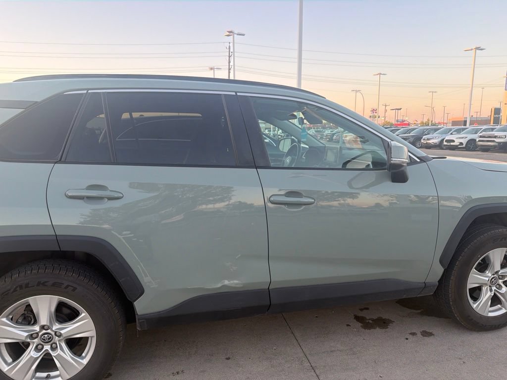 Used 2019 Toyota RAV4 XLE AWD/4WD image 10
