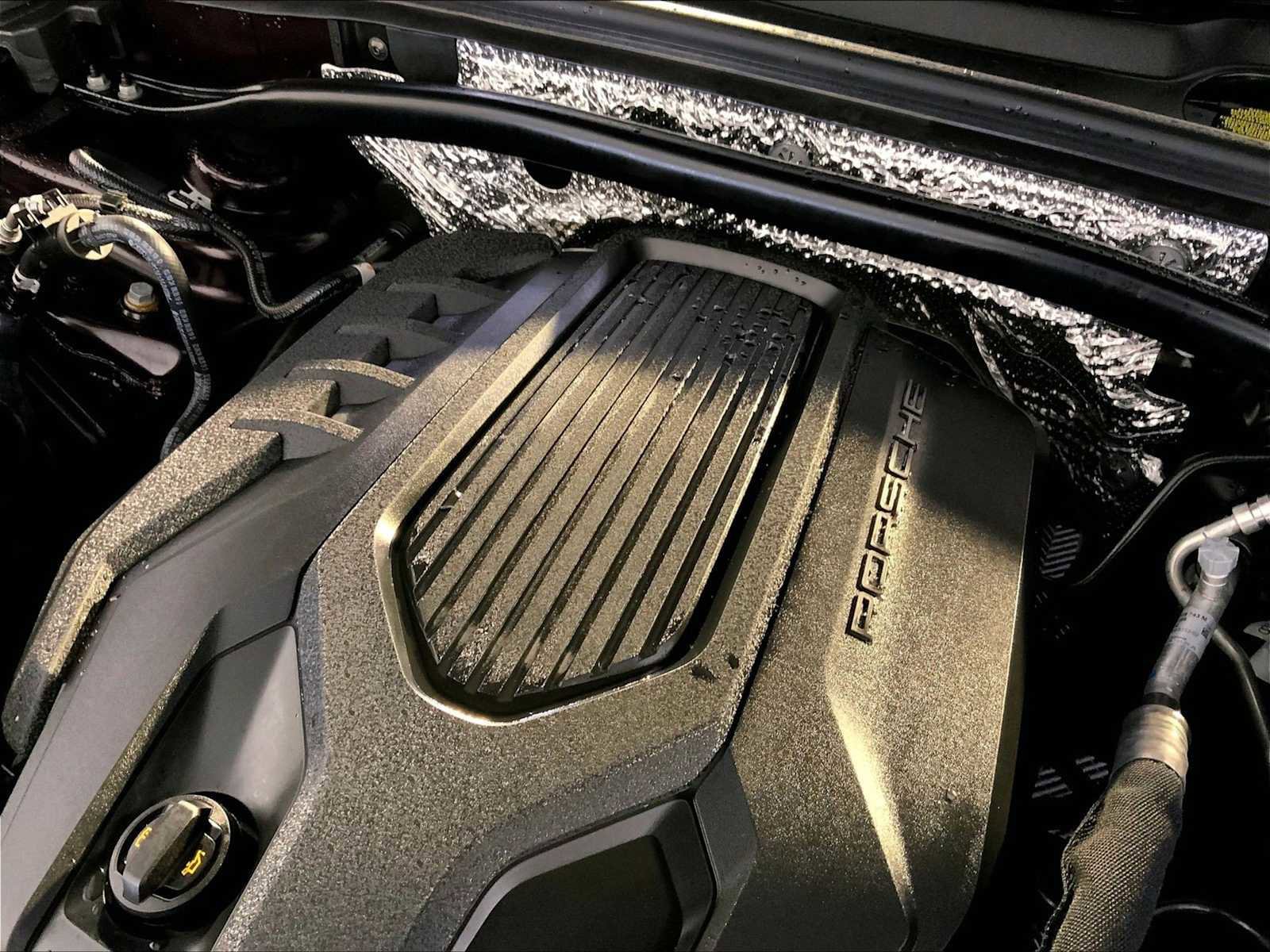 Certified 2025 Porsche Macan image 33