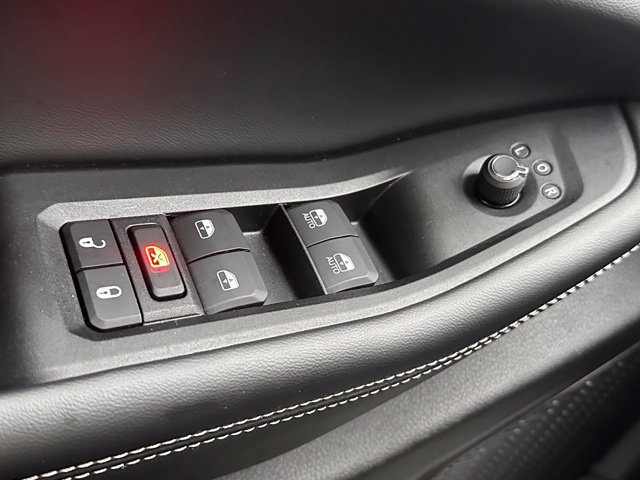Used 2025 Jeep Grand Cherokee Altitude AWD/4WD image 19