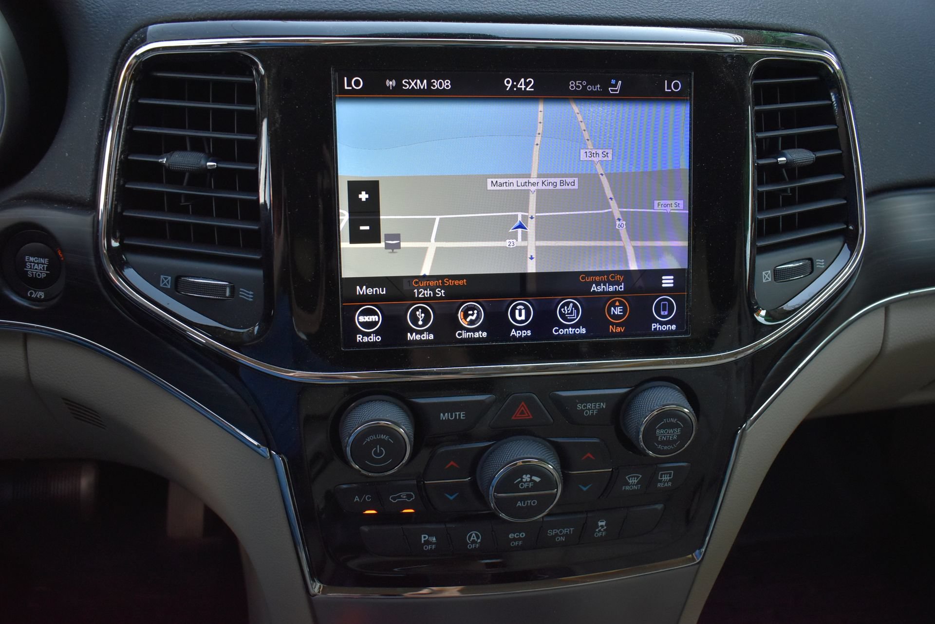 Used 2019 Jeep Grand Cherokee Limited w/ Luxury Group II AWD/4WD image 25
