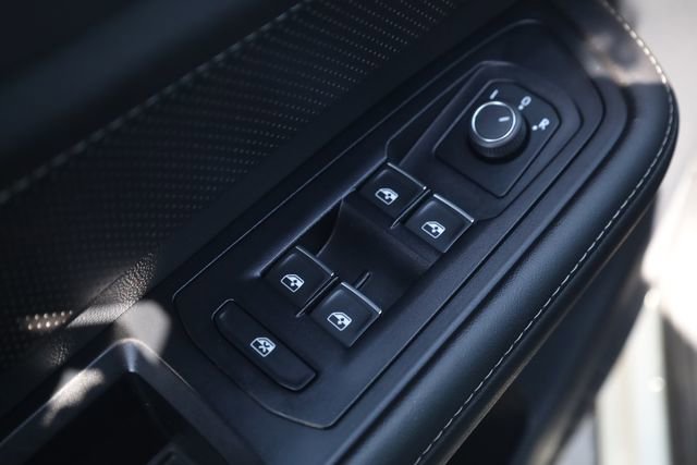 Used 2025 Volkswagen Atlas Cross Sport SE image 13