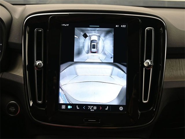 Used 2024 Volvo XC40 B5 Plus image 21