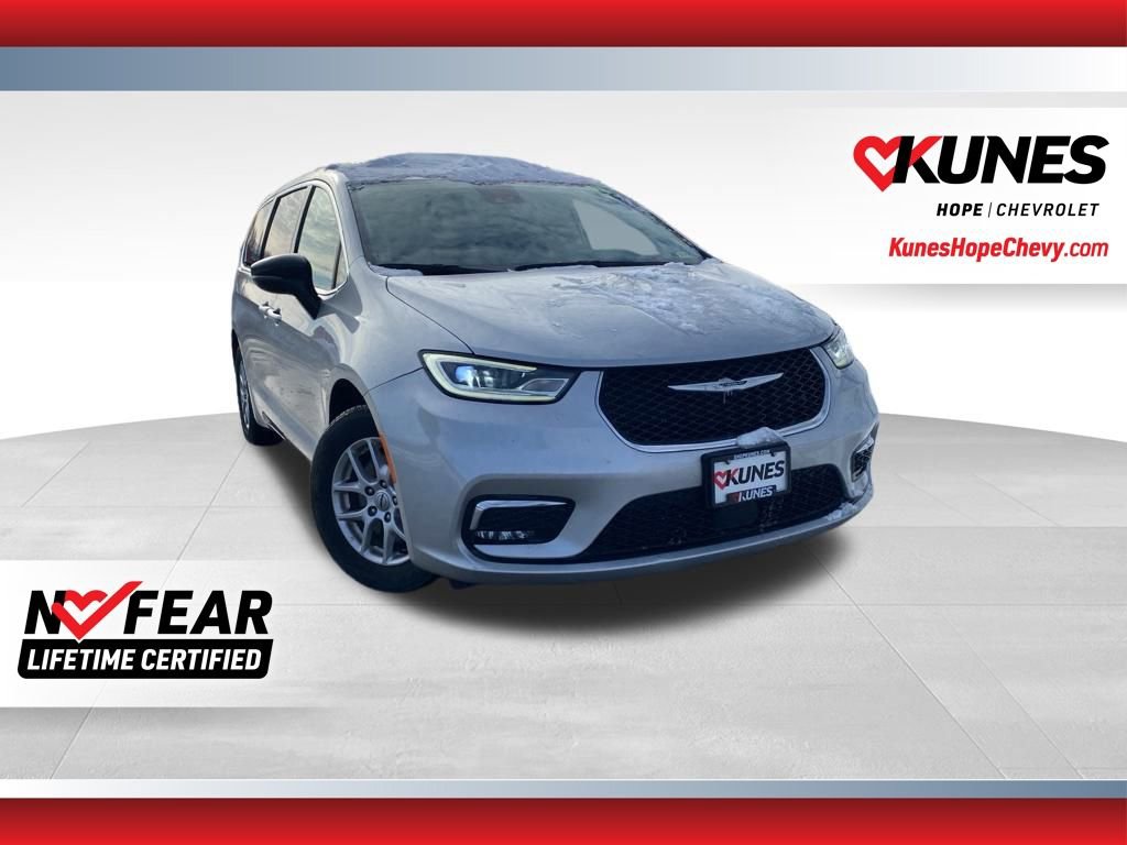 Used 2024 Chrysler Pacifica Touring-L image 1