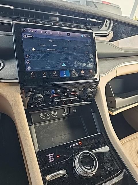Used 2023 Jeep Grand Cherokee Limited w/ Luxury Tech Group II AWD/4WD image 7