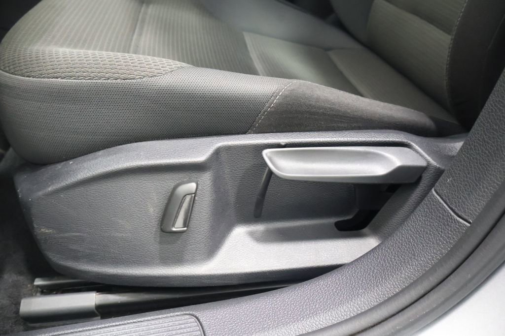 Used 2019 Volkswagen e-Golf SE w/ Driver Assistance Package FWD image 14