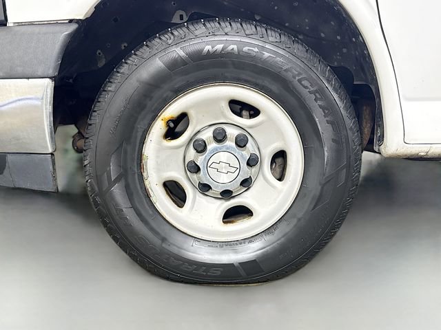 Used 2017 Chevrolet Express 2500 LT w/ LT Preferred Equipment Group RWD image 28