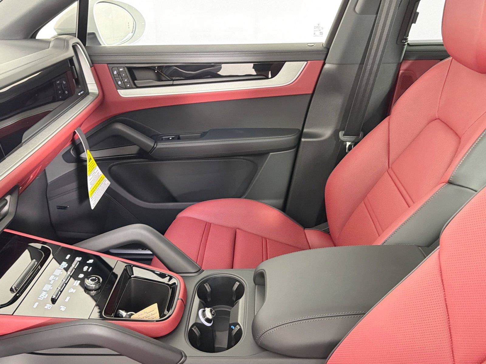 Certified 2026 Porsche Cayenne Coupe AWD/4WD image 29