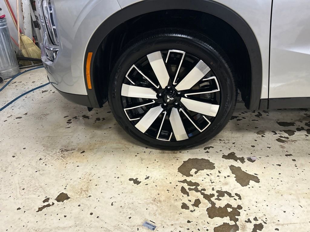 Used 2025 Mitsubishi Outlander SE AWD/4WD image 26