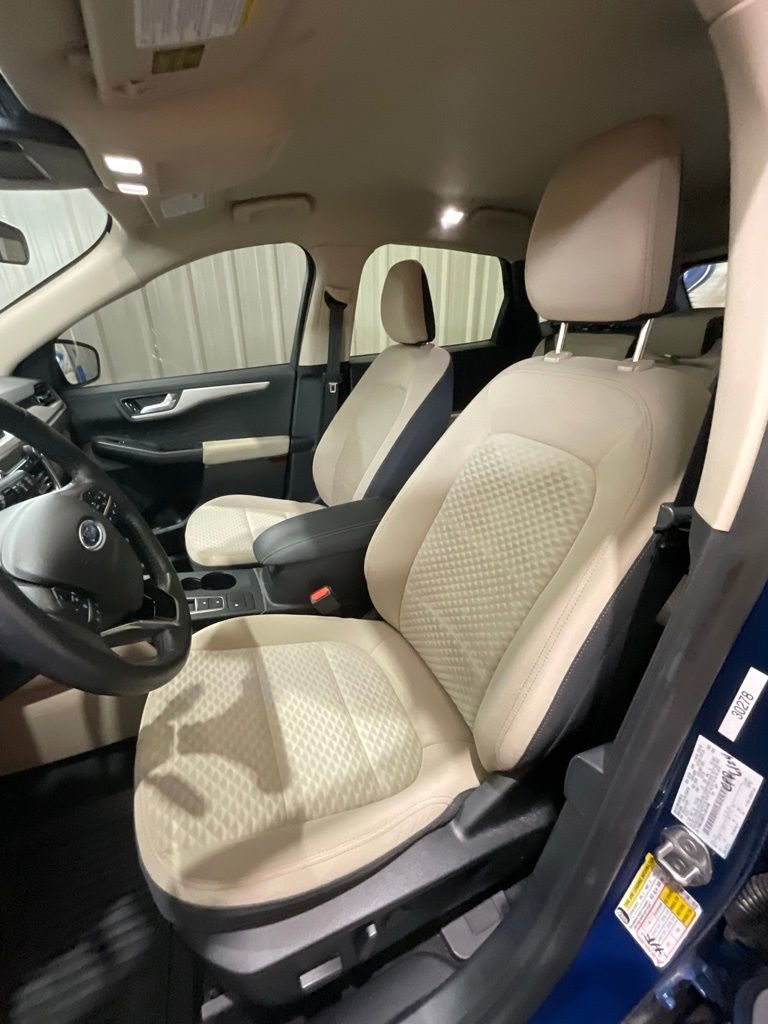 Used 2020 Ford Escape SE Sport image 10