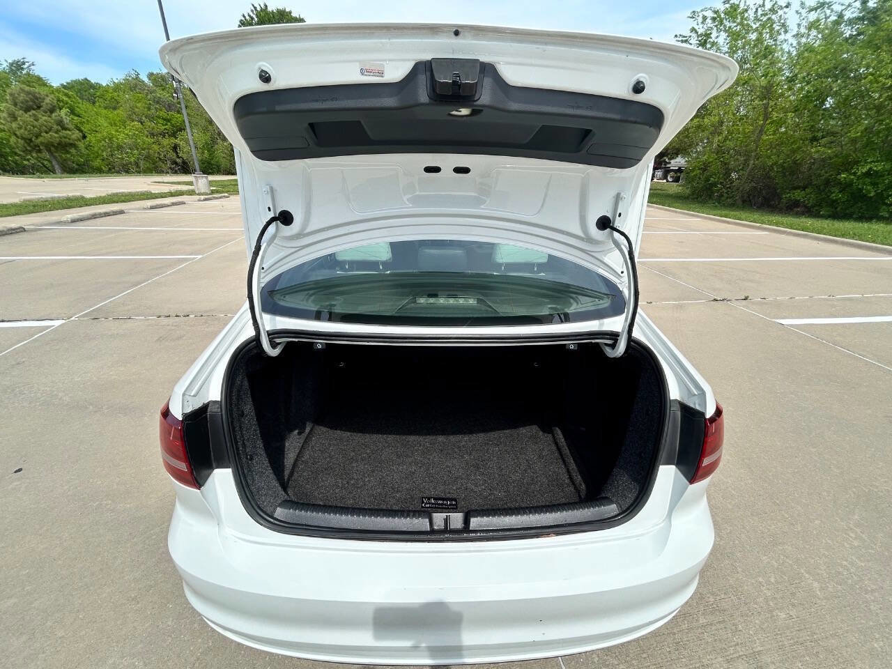 Used 2016 Volkswagen Jetta Sport image 10