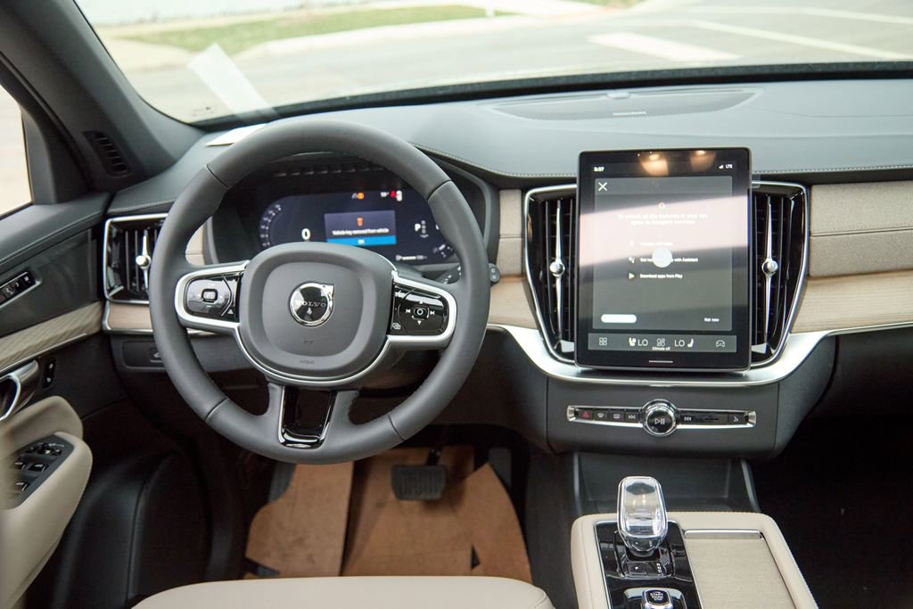 New 2026 Volvo XC90 B5 Plus w/ Protection Package image 25