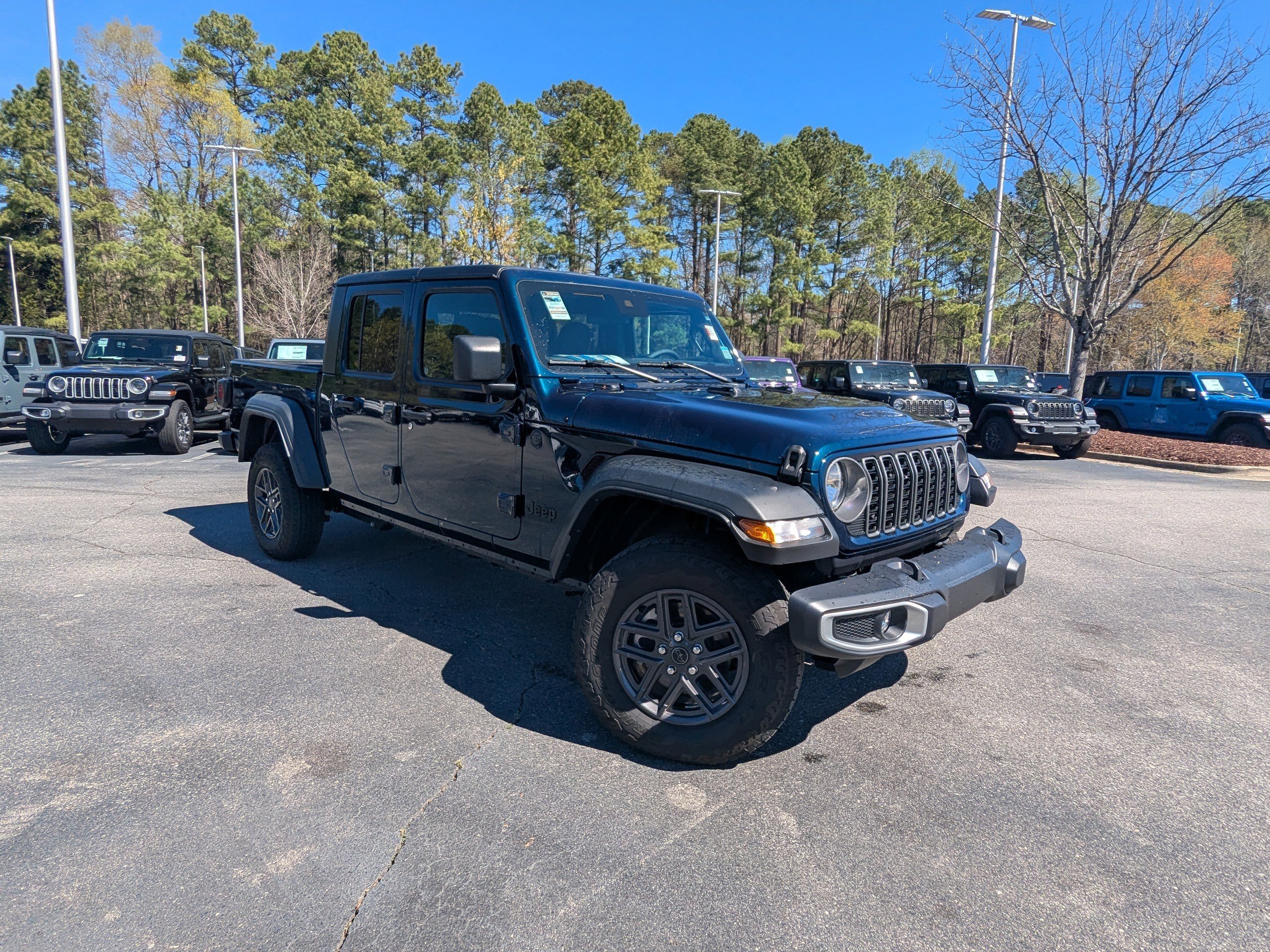 Certified 2025 Jeep Gladiator Sport image 3