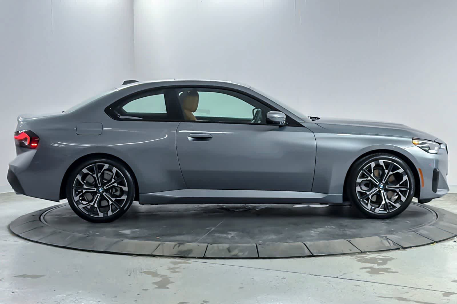 Used 2025 BMW 230i Coupe w/ Convenience Package RWD image 8