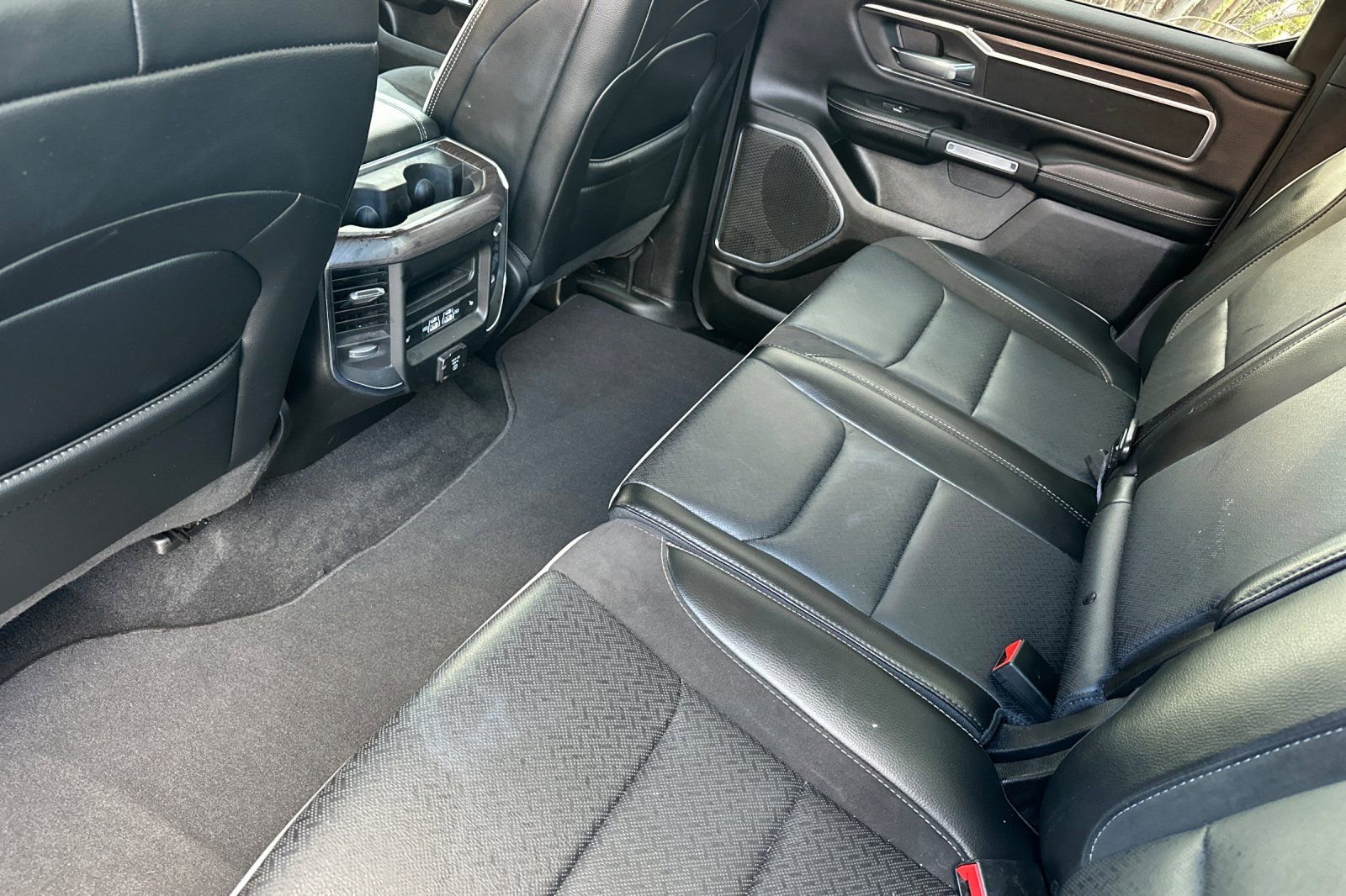 Used 2025 RAM 1500 Laramie image 12