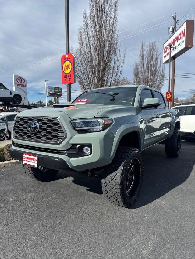 Used 2022 Toyota Tacoma TRD Sport w/ TRD Premium Sport Package AWD/4WD image 1