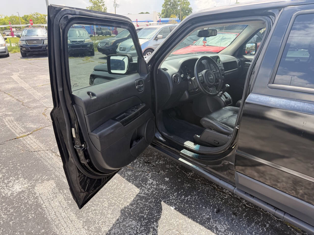 Used 2014 Jeep Patriot High Altitude FWD image 9