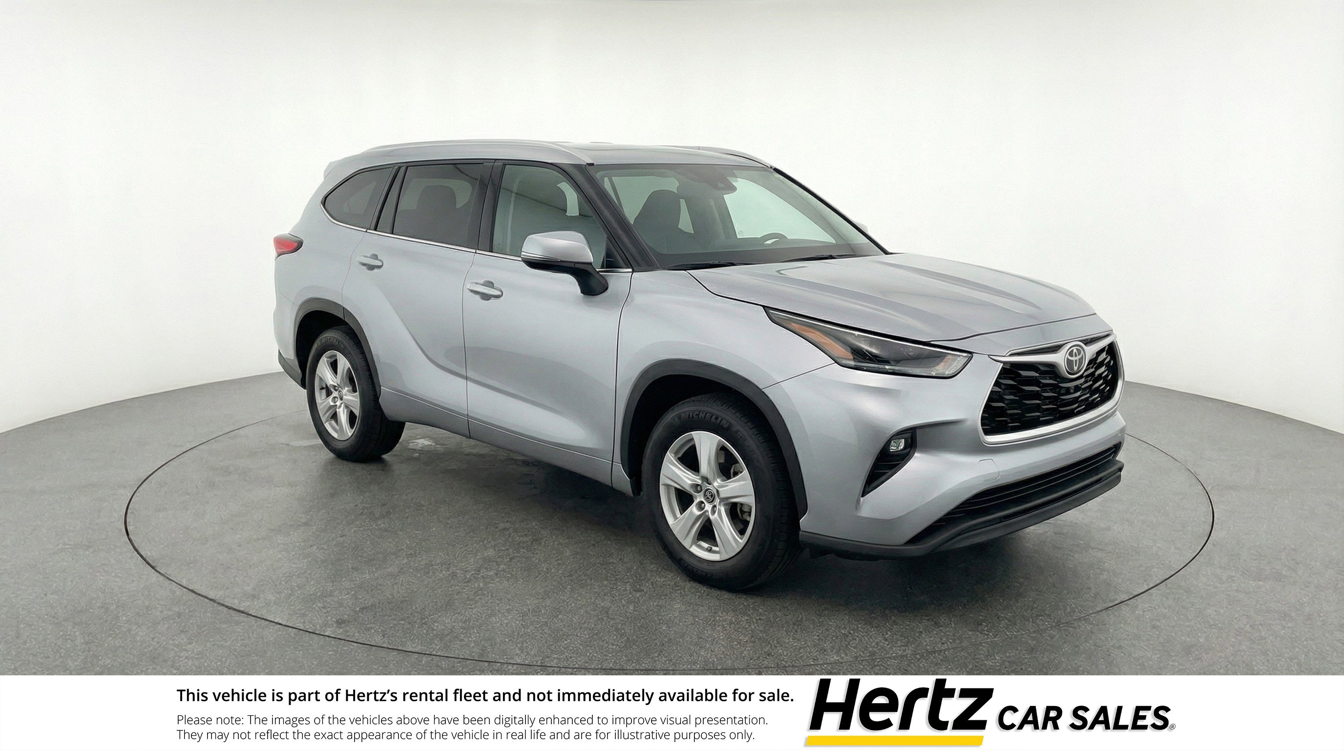 Used 2025 Toyota Highlander LE image 1