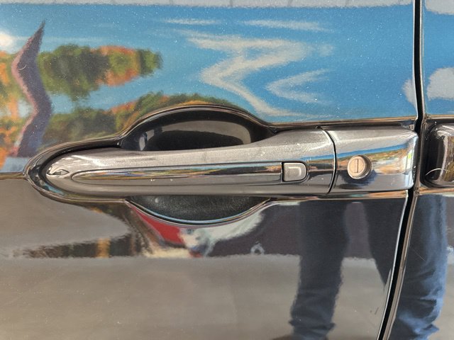 Used 2023 Chrysler Pacifica Touring-L FWD image 16