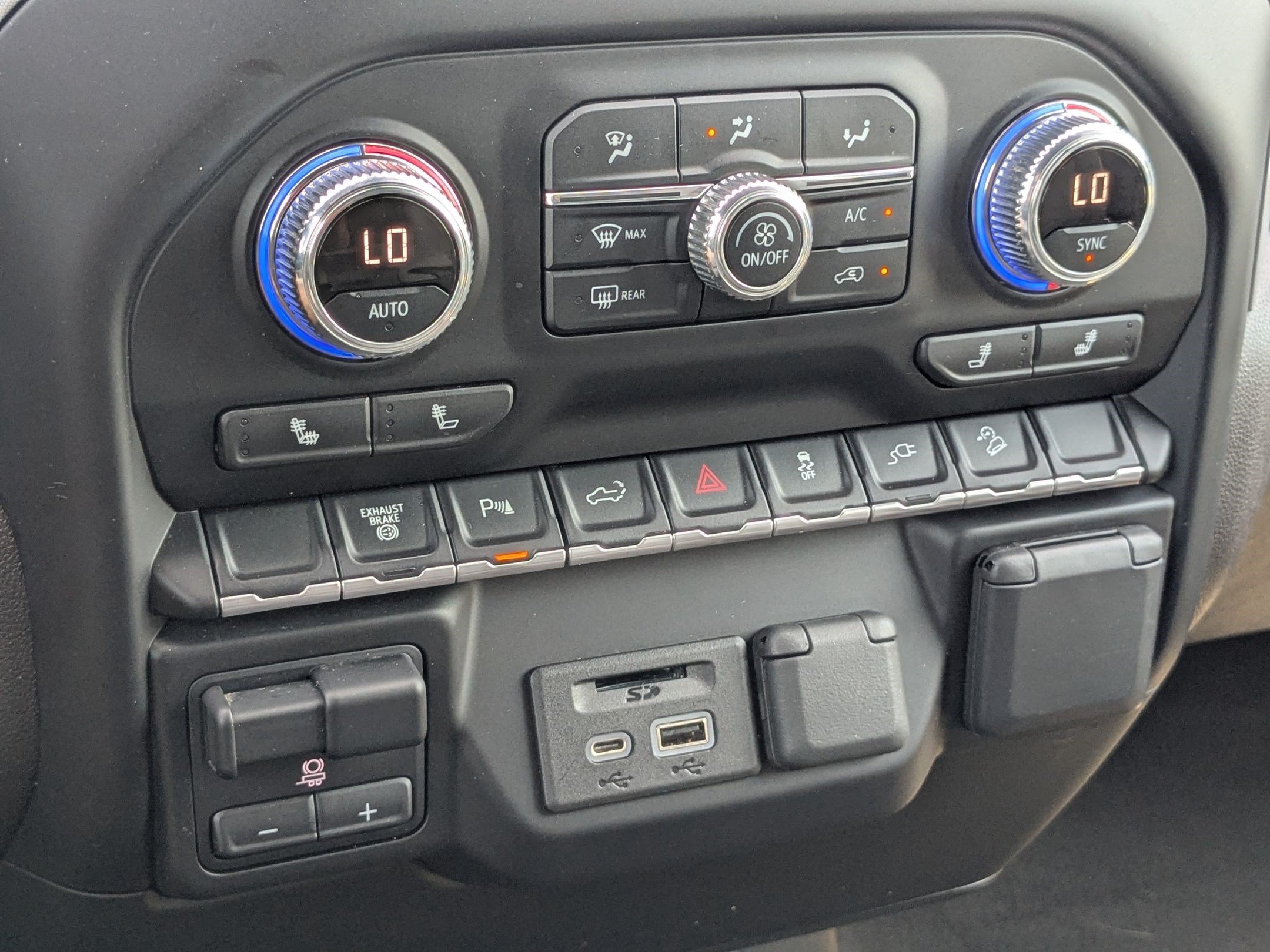 Used 2022 GMC Sierra 3500 SLE w/ SLE Convenience Package AWD/4WD image 24