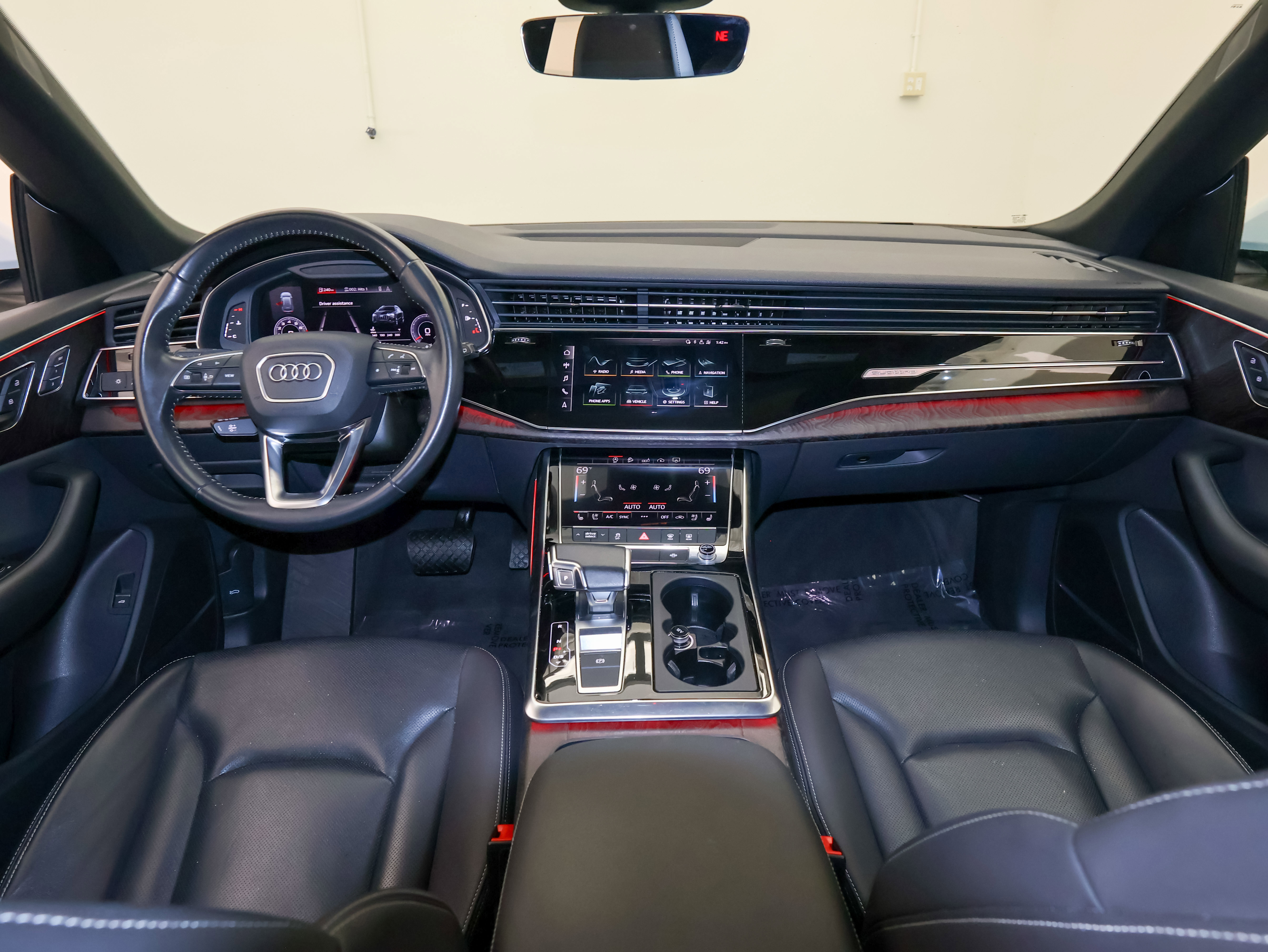Used 2020 Audi Q8 Premium Plus w/ Premium Plus Package AWD/4WD image 27