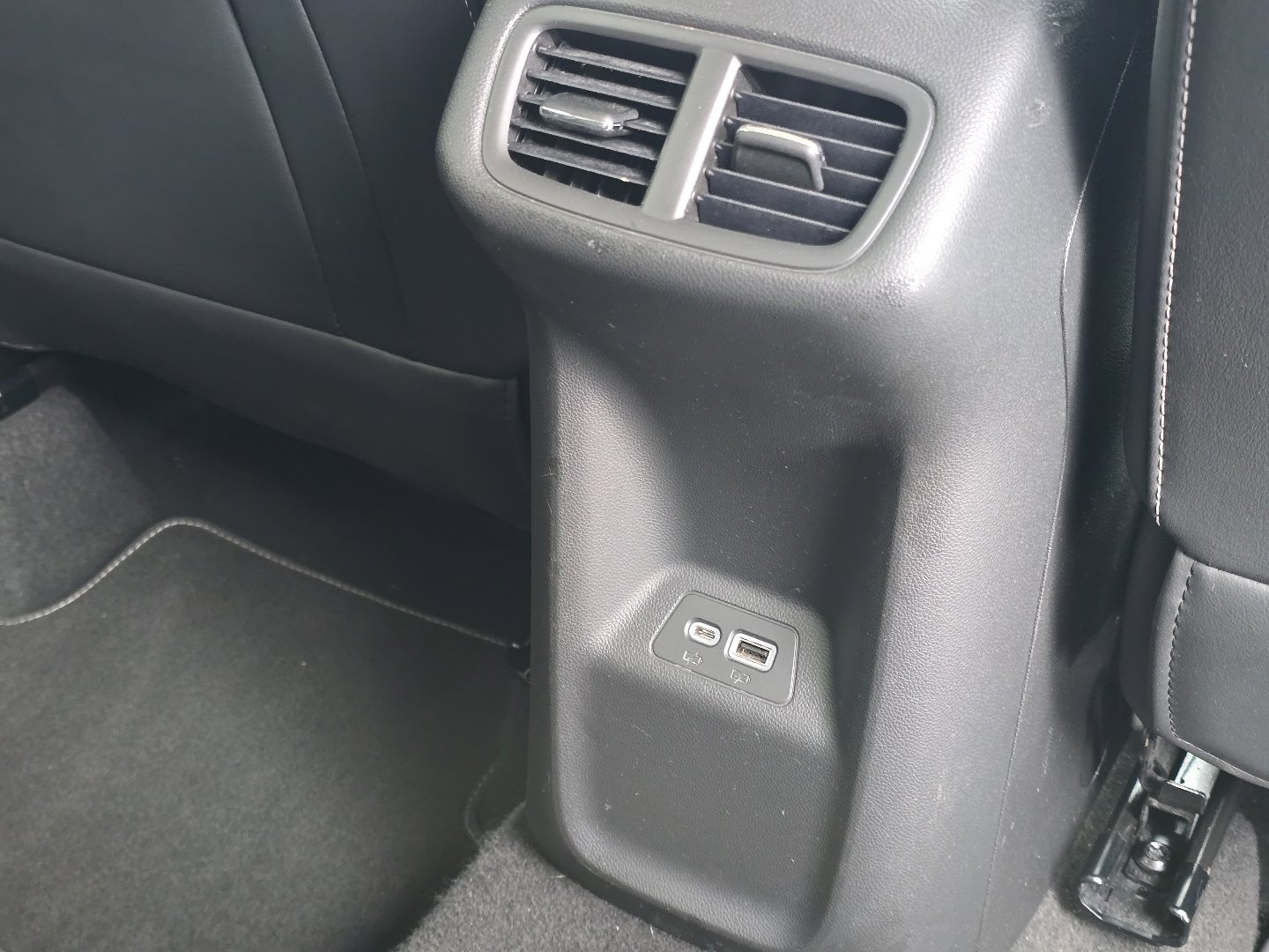 Used 2023 Buick Envision Essence image 28