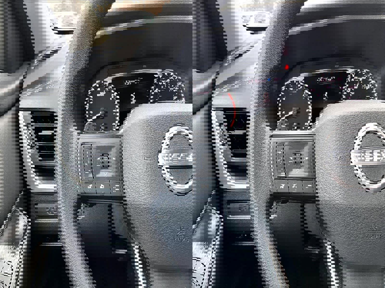 Used 2025 Nissan Rogue S image 22