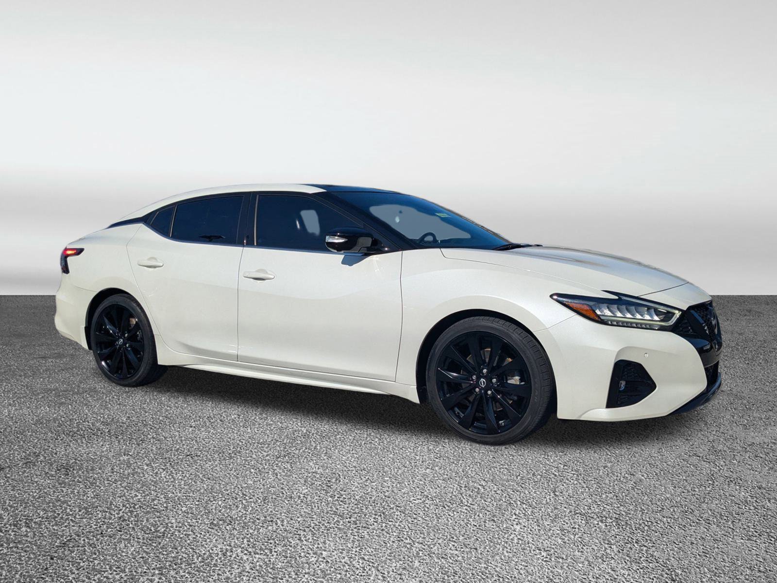 Used 2023 Nissan Maxima SR w/ Sport Mat Group image 2