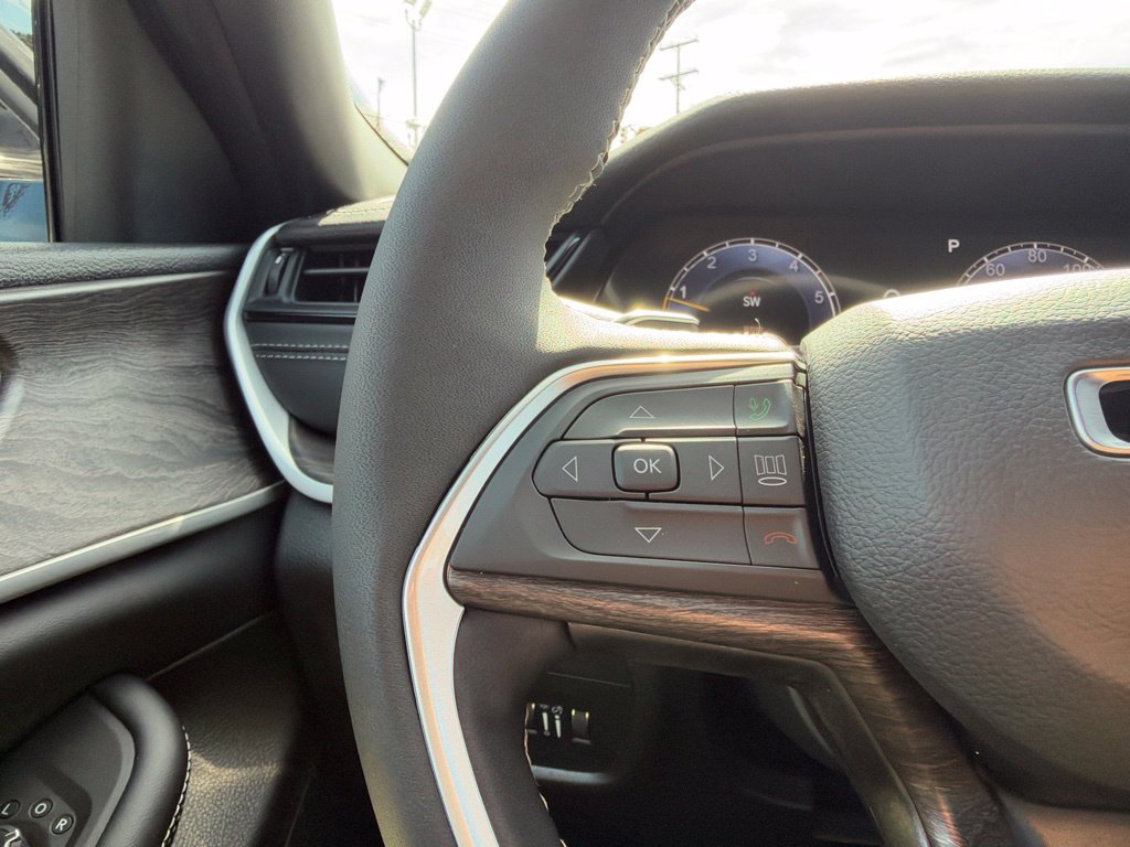 New 2027 Jeep Grand Cherokee Altitude AWD/4WD image 17