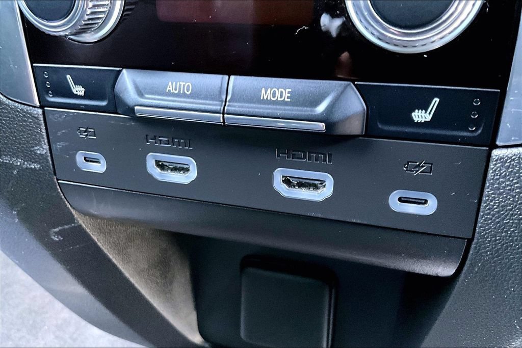 Used 2024 GMC Yukon Denali w/ Advanced Technology Package AWD/4WD image 37