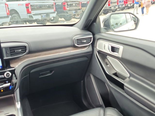 Certified 2021 Ford Explorer Platinum w/ Equipment Group 601A image 24