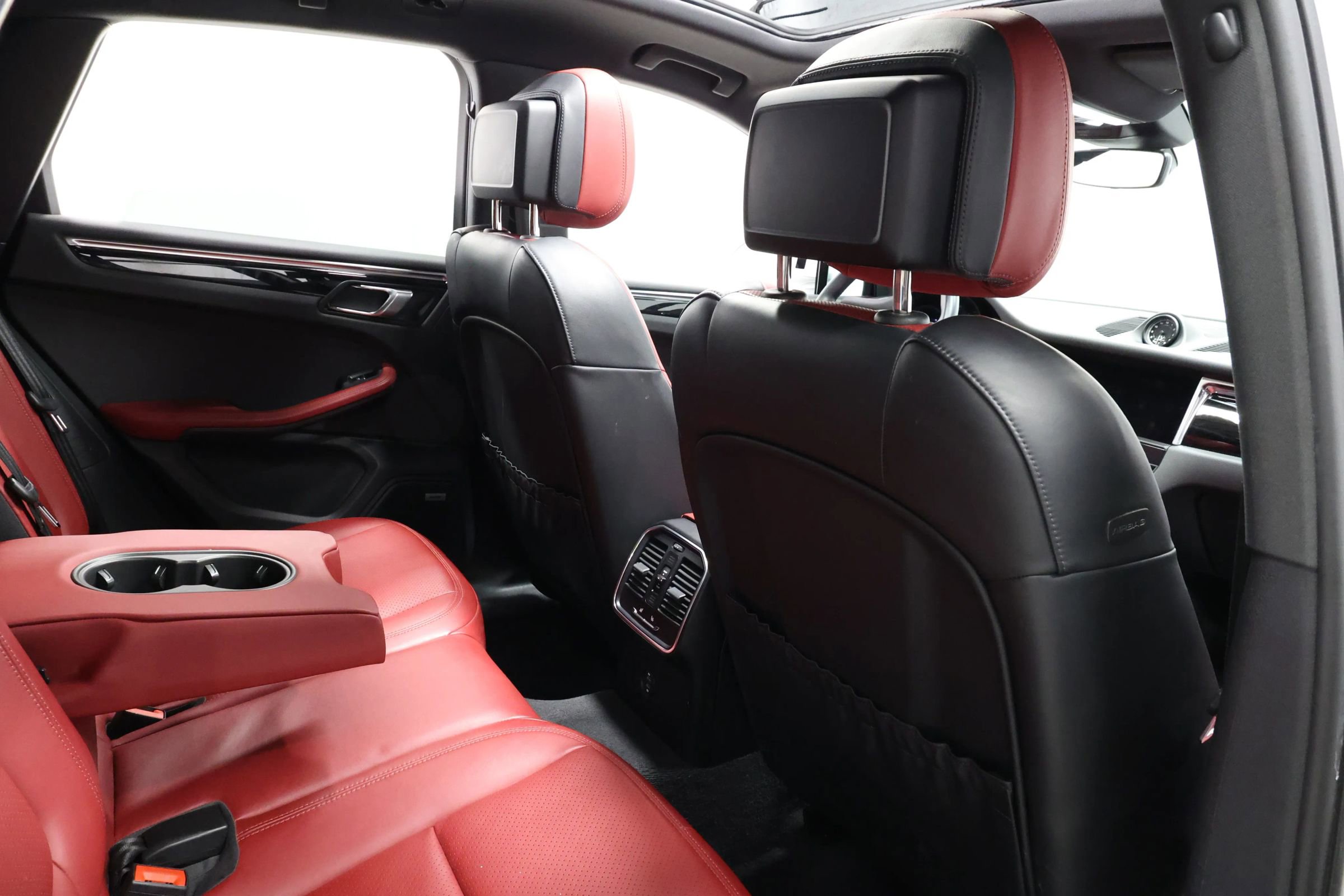 Used 2022 Porsche Macan image 69