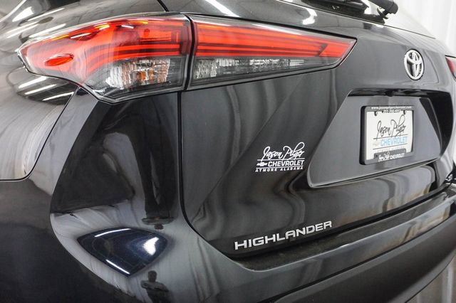 Used 2022 Toyota Highlander XLE image 12