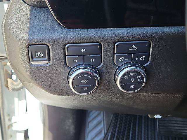 Used 2025 GMC Sierra 2500 SLE w/ SLE Value Package; AWD/4WD image 18