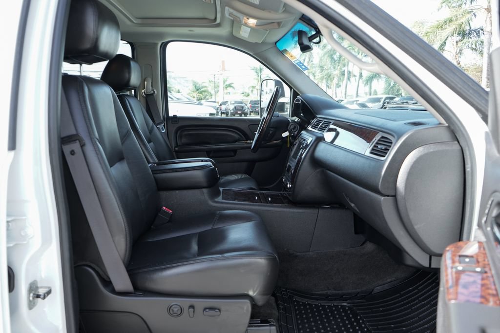 Used 2011 GMC Sierra 3500 Denali AWD/4WD image 40
