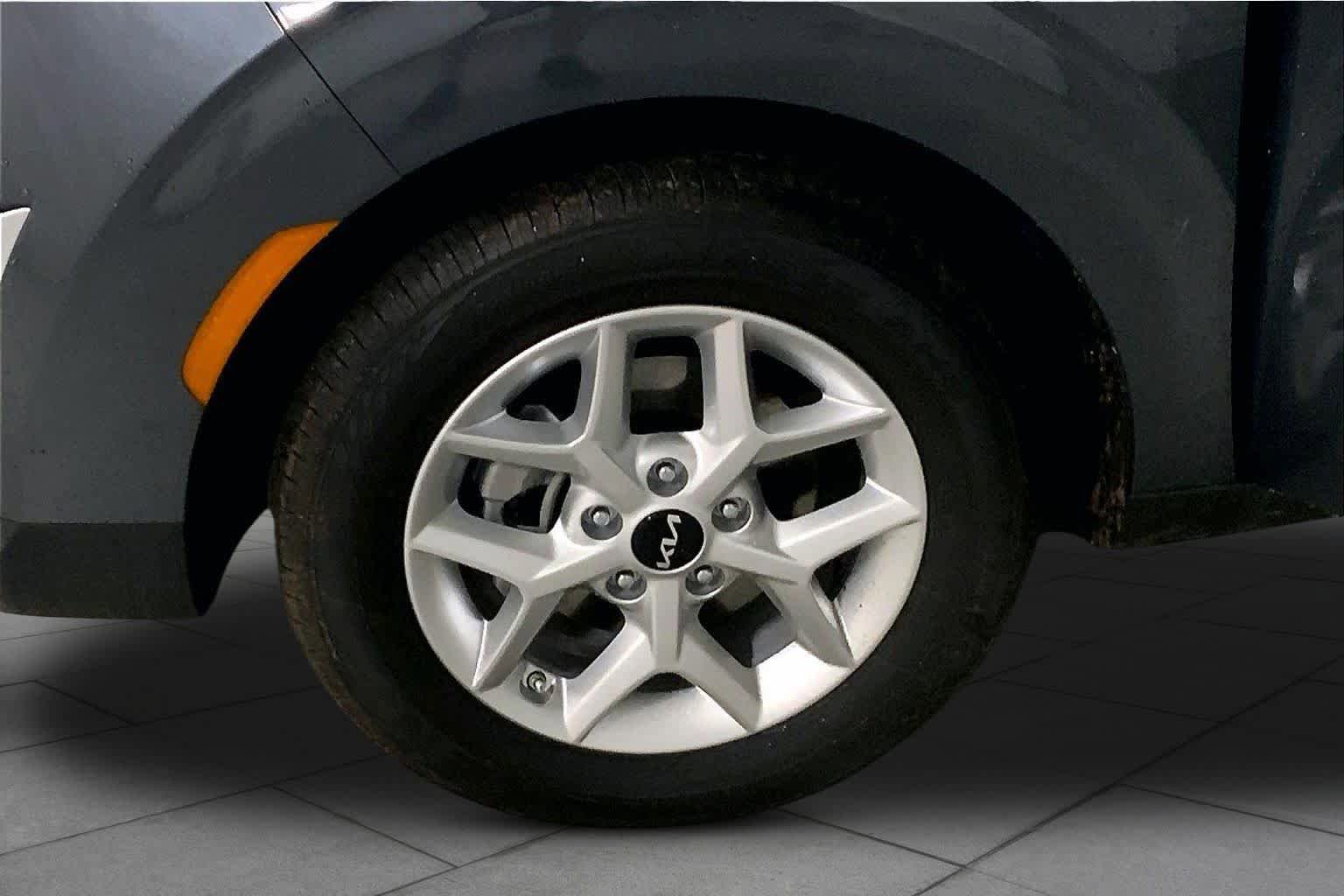 Used 2025 Kia Soul LX w/ LX Technology Package FWD image 10