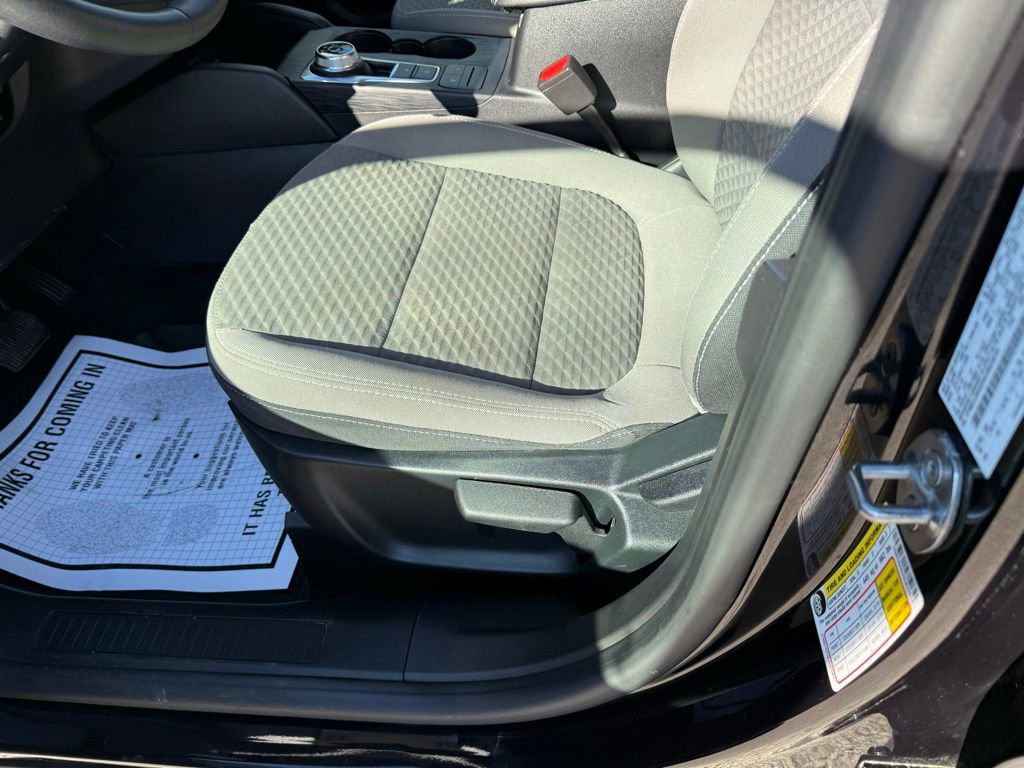 Used 2022 Ford Escape SE w/ Cold Weather Package image 24