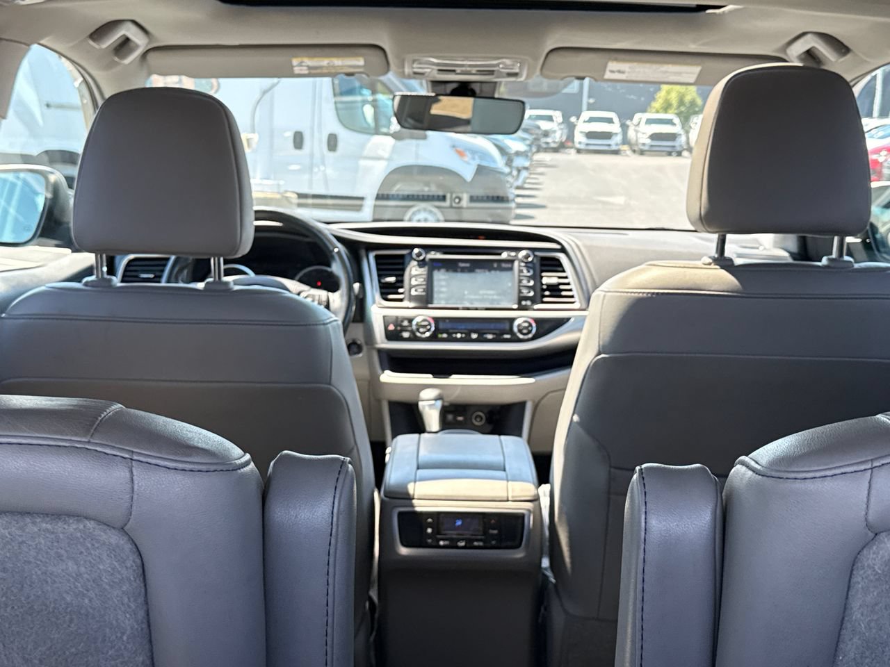 Used 2019 Toyota Highlander XLE FWD image 10