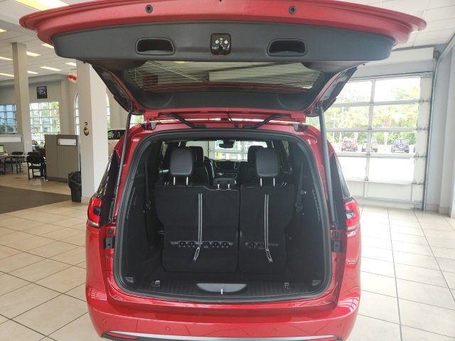 New 2026 Chrysler Pacifica Select image 48