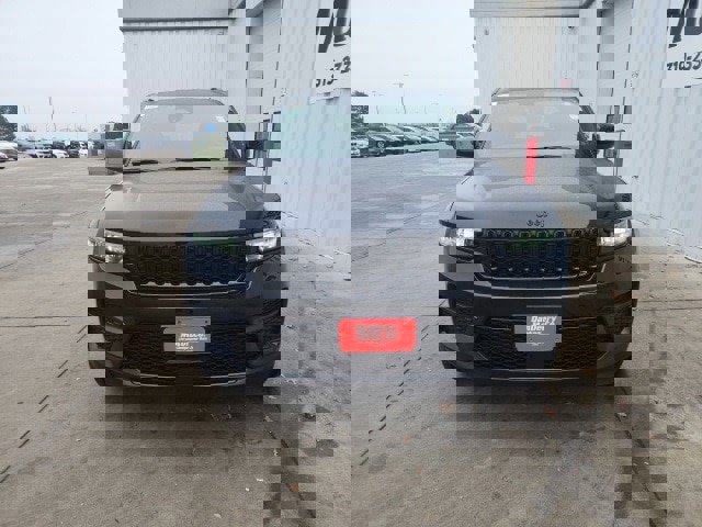 New 2025 Jeep Grand Cherokee Altitude image 8