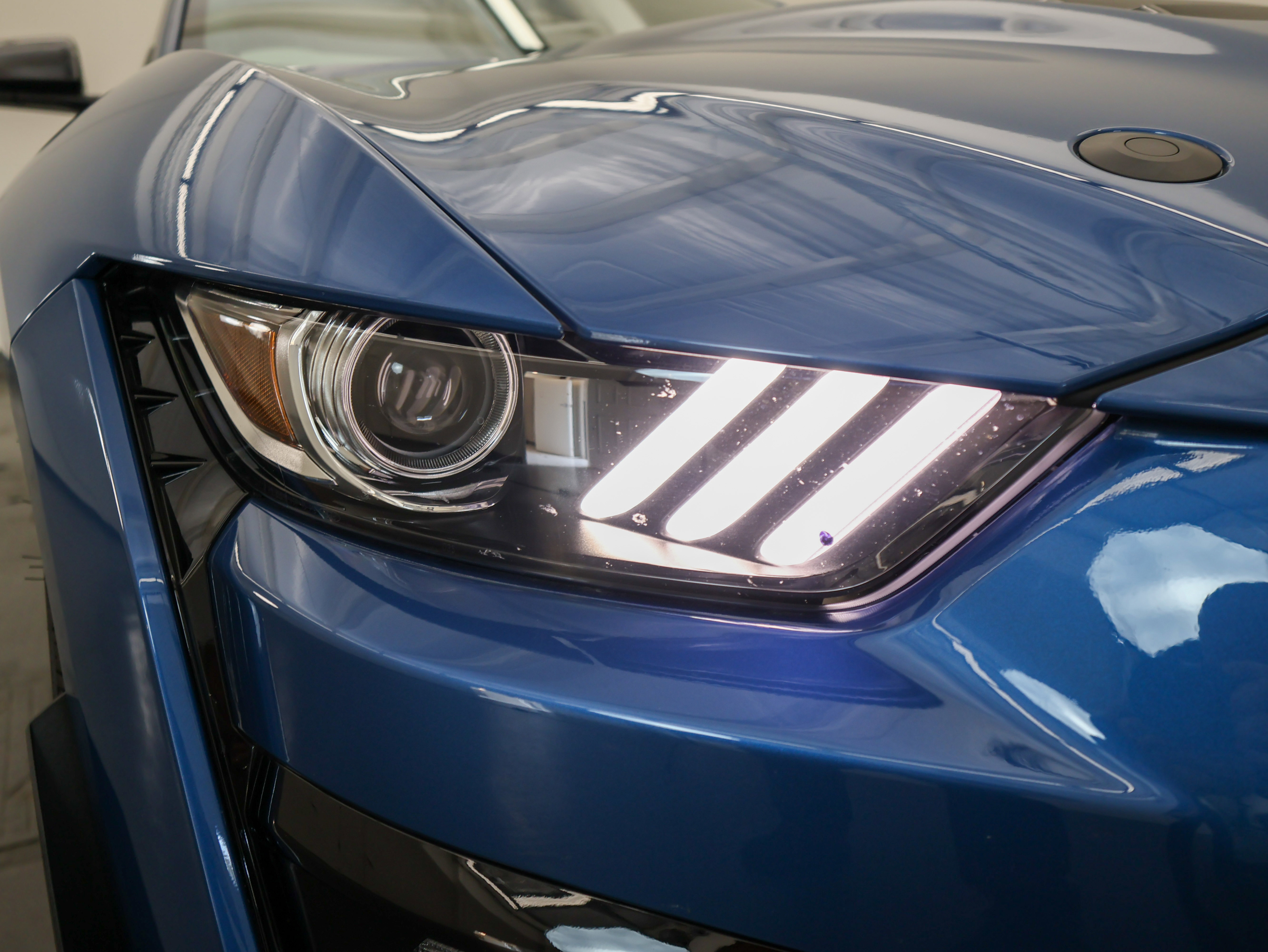 Used 2020 Ford Mustang Shelby GT500 w/ Carbon Fiber Track Pack RWD image 49